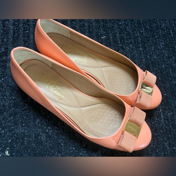 Salvatore Ferragamo Peach Flats with Gold Buckle - Picture 3 of 6